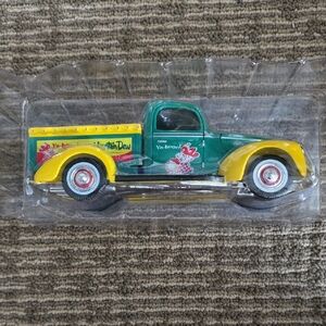 Vintage Style Toy Truck - Green and Yellow